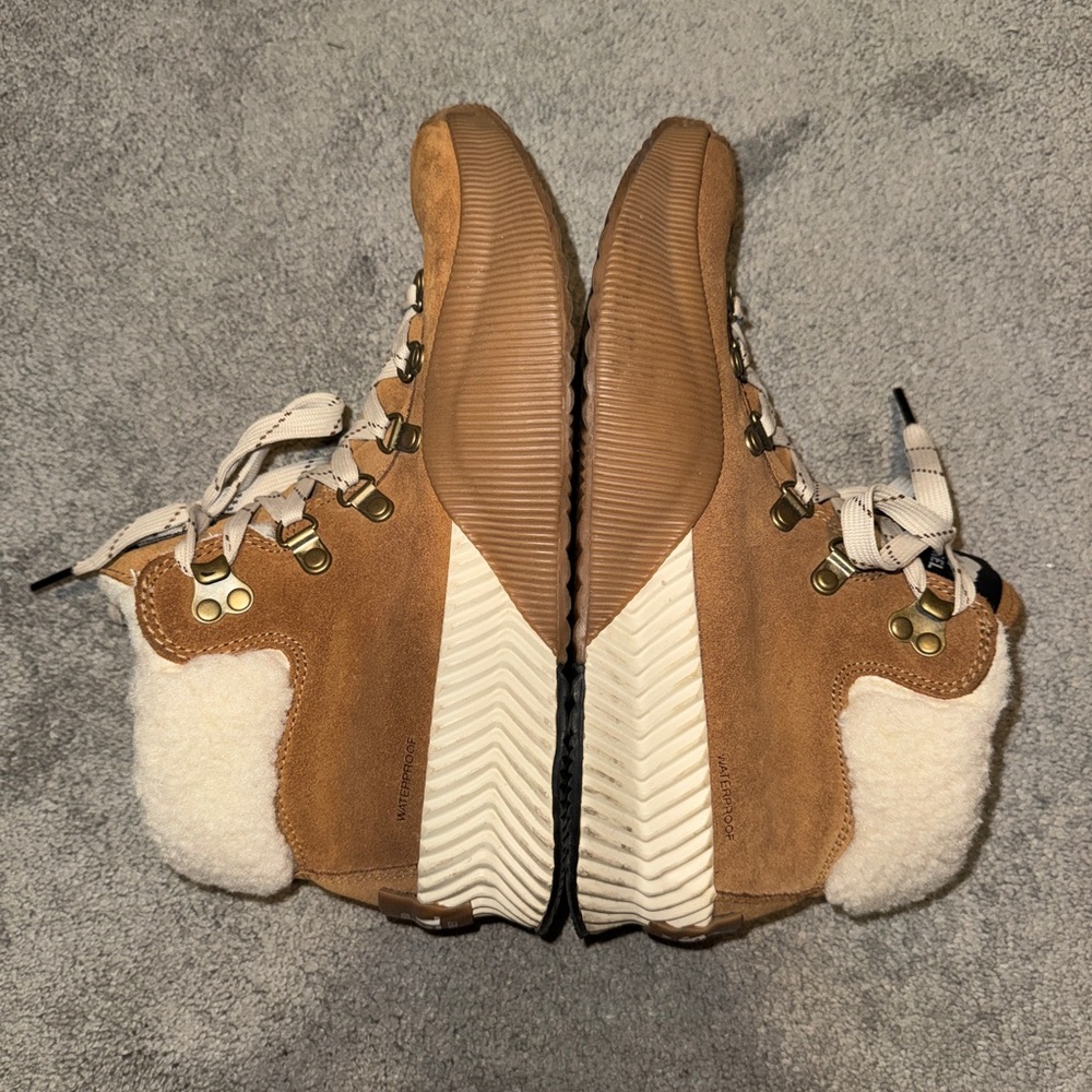 Sorel Women's Out 'N About III Conquest Boots Tan Suede Waterproof - Picture 6 of 7